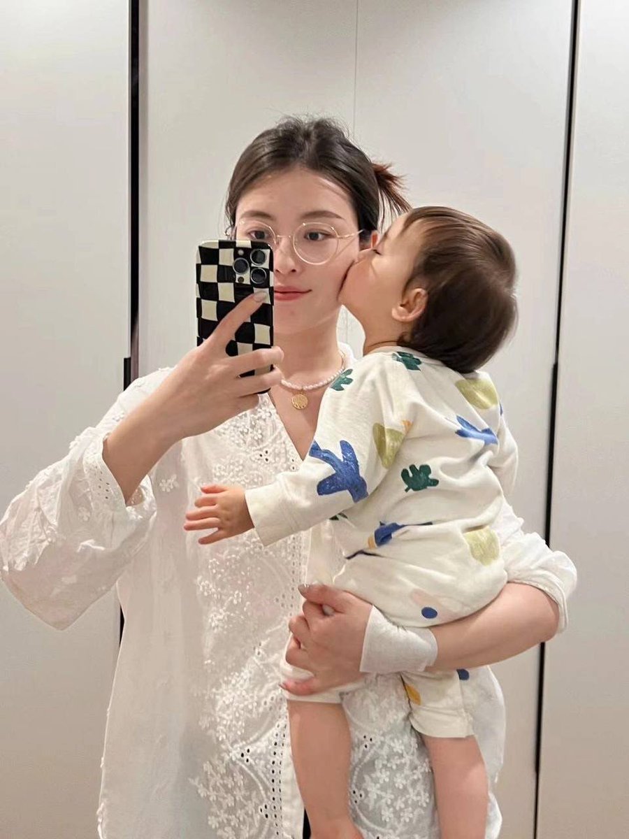 JessicaTur73135's tweet photo. 私信好多想看怀孕时候的照片，当时也是脑子一热拍了好多大尺度的孕妇照，每次回味的时候都浑身难受，生过孩子后性瘾越来越大，喜人夫（可无套）不想被约束 喜欢就来主页找我吧！💕 https://t.co/DX7j00zZ0O