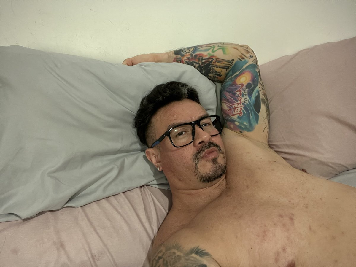 bambam_trainer's tweet photo. Que tal? Como va su sabado? Tengo hueva de levantarme!!!!

#live #Livefeed #tattoo #tattoos #body #relaxing https://t.co/SdMM2PFxiK