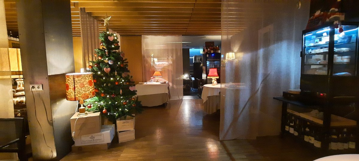 Aquí estamos, listos para disfrutar!😊
Local bonito y acogedor, como siempre!!😍👇🏻