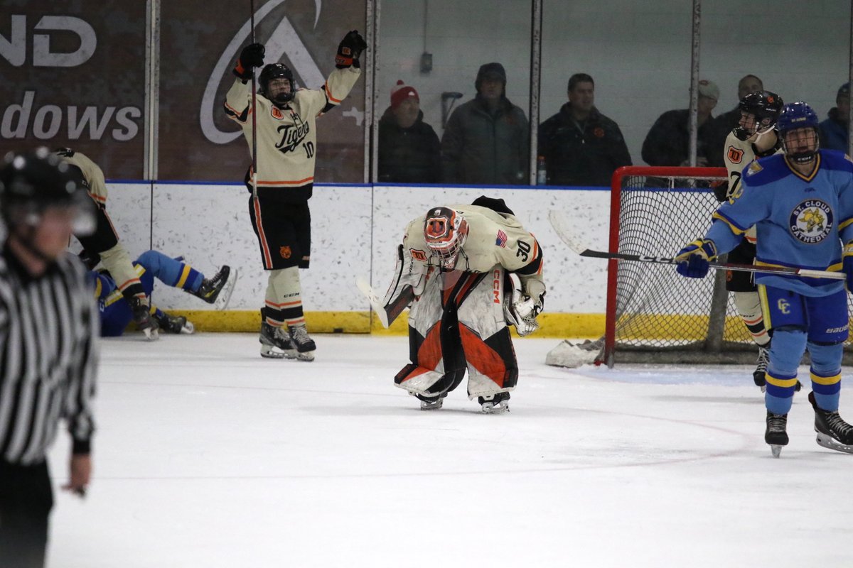 YouthHockeyHub's tweet photo. BHS

St. Cloud Cathedral: 0
Delano: 5

SOG: 30-22 SCC

DEL: Hargarten, Kangas, Halonen, Peterson, McCabe

FINAL

Tigers win! Delano, led by senior goalie Ethan Engelmann, shuts out #2 ranked St. Cloud Cathedral at home by a score of 5-0! https://t.co/2tDROnVDlg