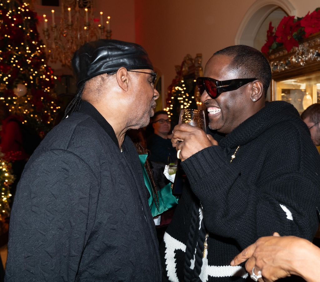 AdrienneMaloof's tweet image. Grateful for every amazing soul who joined us for a night of joy and giving! 🌟 #PartyWithAPurpose @NiecyNash @StevieWonder @patriksimpson @polatteu @JohnnyGill