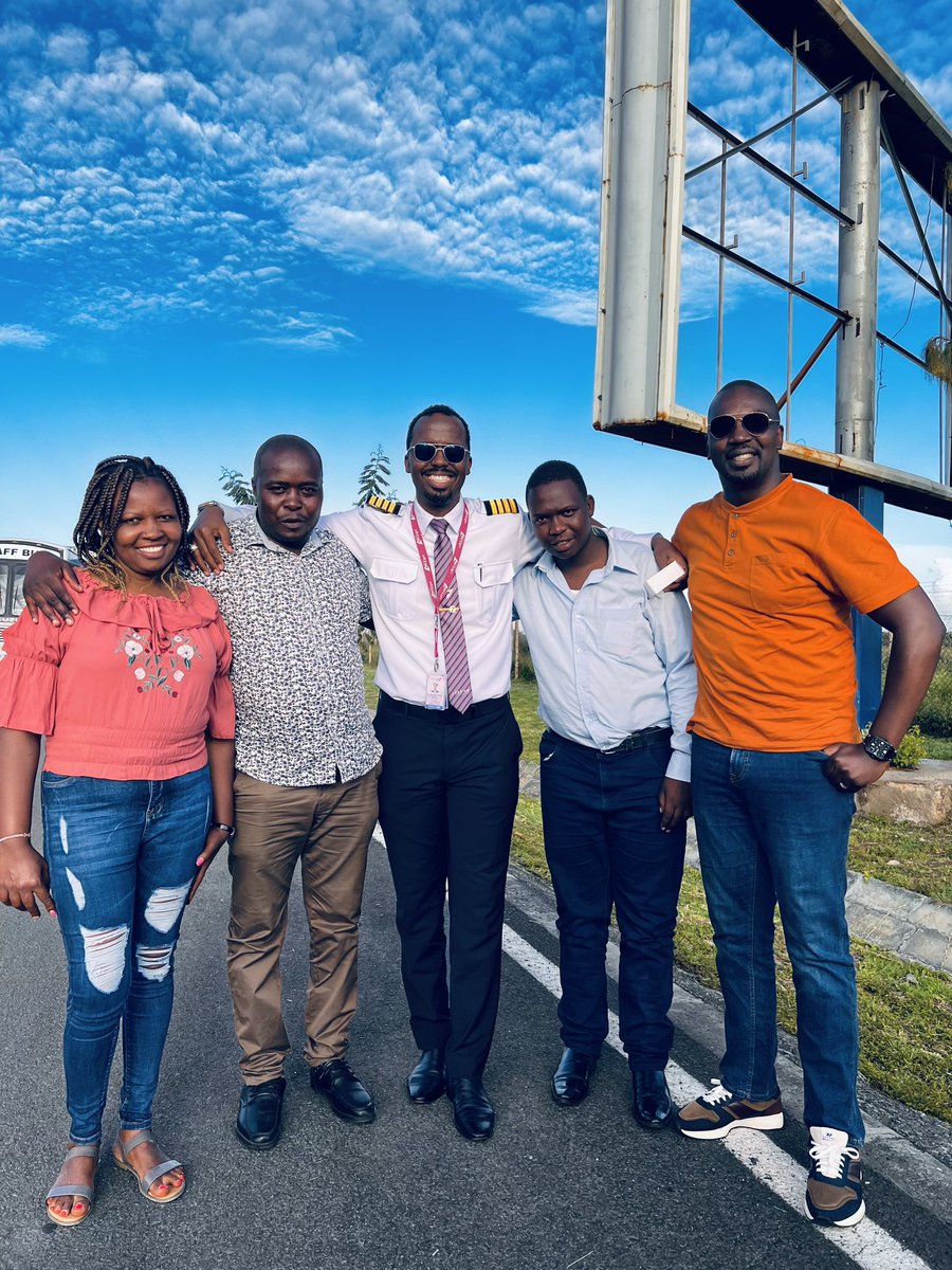 EdgarMeshack's tweet photo. A big thank you to @ifly_air for generously providing the Afrika Mashariki Transport Awards’ boda boda winners an unforgettable return trip to Mombasa. Your support adds wings to their achievements. It was also a great honor catching up with CEO Captain Abdullahi Hassan. #amta23 https://t.co/dtIlrQkAWG