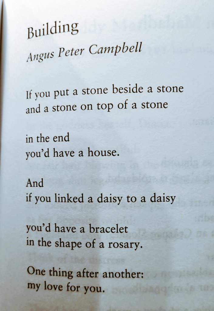 'Aon rud às dèidh rud eile:
gaol agam ort /
One thing after another :
my love for you'

Happy Christmas Eve Eve all. Have a gorgeous poem ❤️

#PoetryAdvent
#ScottishPoetry

[Angus Peter Campbell]