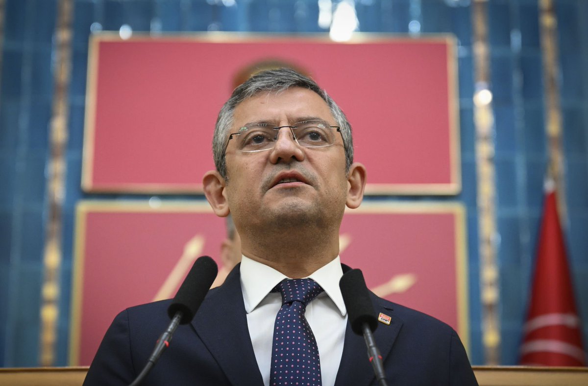 #SONDAKİKA | Özgür Özel:

Buradan ilan ediyorum.

Başta şehit sayısı olmak üzere dolaşan endişe verici bilgiler hakkında bilgilendirme yapılmadan, sorularımıza yanıt almadan ve ikna olmadan Adalet ve Kalkınma Partisi'nin altında imzası olan hiçbir bildiriye imza atmayacağız.