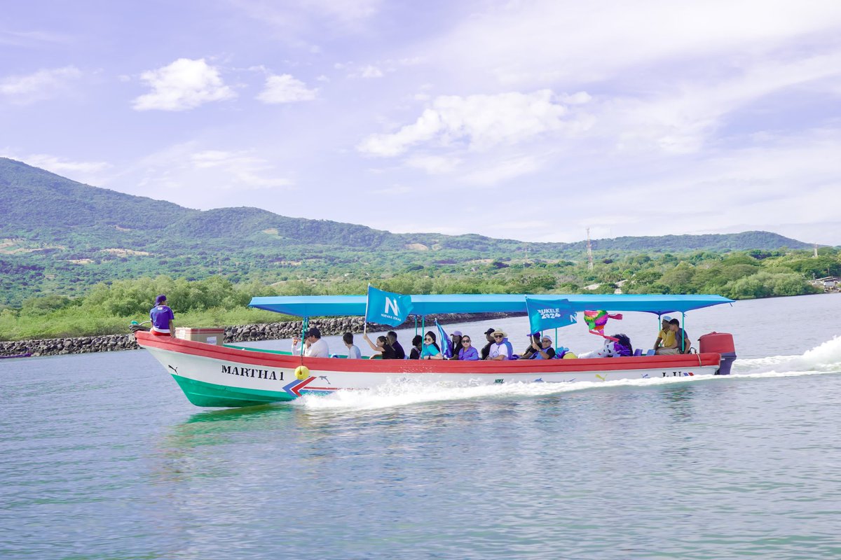 nuevasideas's tweet photo. ¡Las NUEVAS IDEAS llegan a todo el país! 😎

Hemos llevado sonrisas y juguetes a la niñez de la Isla Zacatillo, en La Unión Sur, para compartir y convivir junto a las familias en esta época de alegría y esperanza. 💙🎄 https://t.co/A6sGGQwnoA