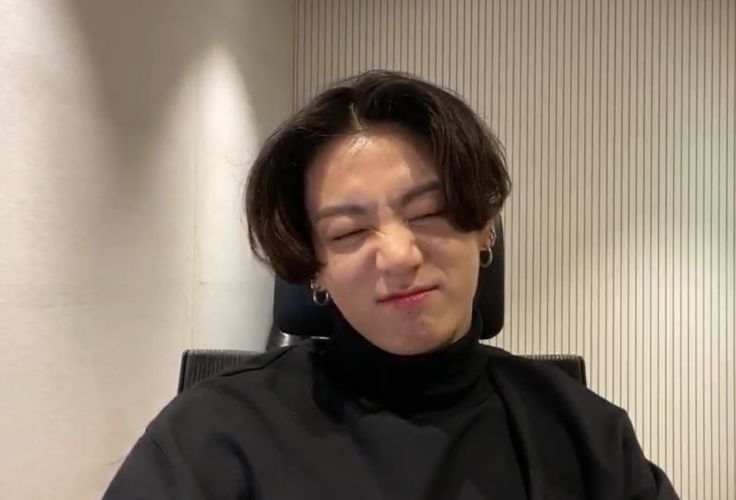 Jungkook'un sevimli alışkanlıkları 
a thread :