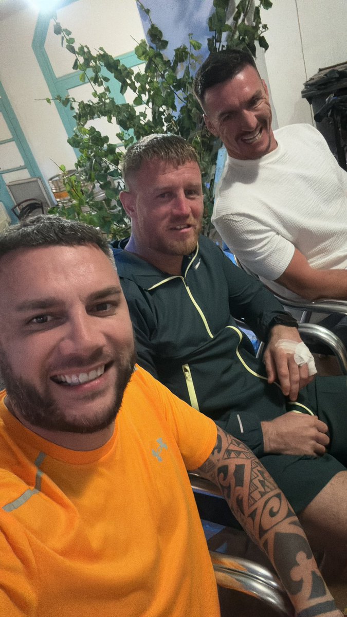McNeill86's tweet photo. Watching the boxing with the boxers 🥊 #TerryTurbo #Woo2Tan https://t.co/wgOVEK3bIY
