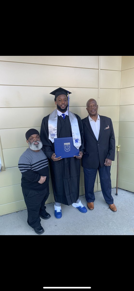 cormontae_h's tweet photo. AGTG I did it✅🙏🏾 #memphisgrad https://t.co/iLqJ1JaPbf