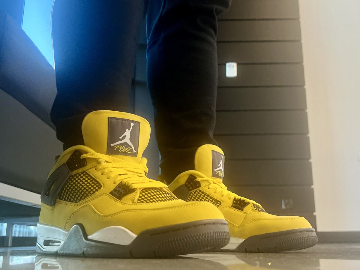 theleviedwards's tweet photo. December 23, 2023
Air Jordan 4 Retro “Lightning” 2021
I’ve never been more thankful for a Jordan re-retro release than these. I wasn’t going to drop the $2k on the 2006 pair 🤣
#25DaysofKicksmas | #KOTD https://t.co/60TMIDHGLO