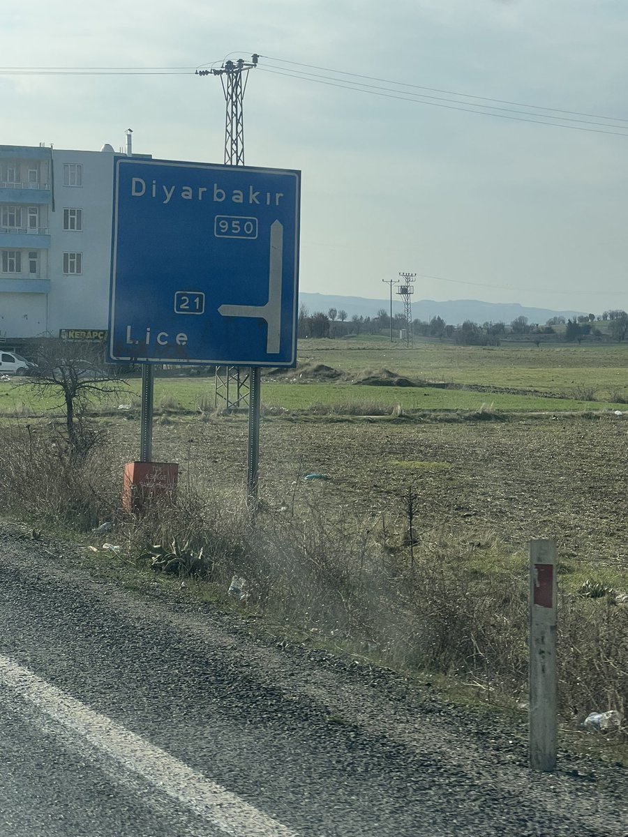 Bazı yol ayrımlarının tabelalarına inanmayın..Geri dönüşü olmayabilir…