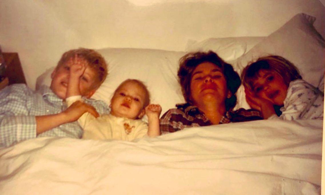 fredsladygodiva's tweet photo. Happiness vibes ❤️ Roger’s children and #DebbieLeng
#RogerTaylor 🤍🤍🤍 https://t.co/9UIt2WIEKA
