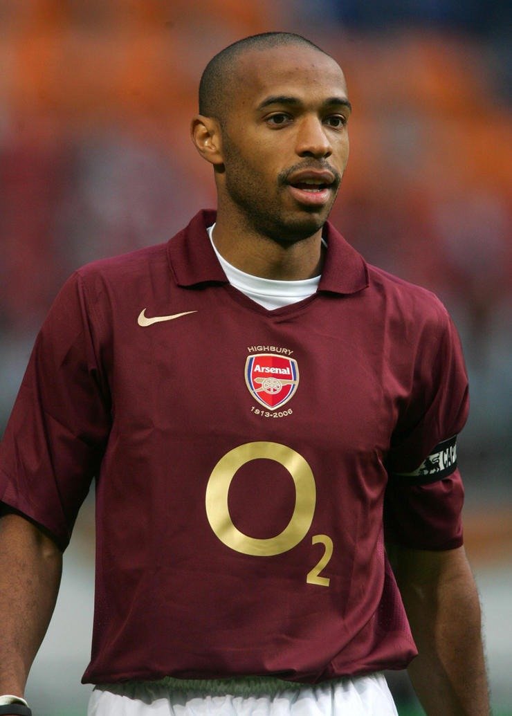 Que tal a histórica camisa do Arsenal de 2006 no precinho