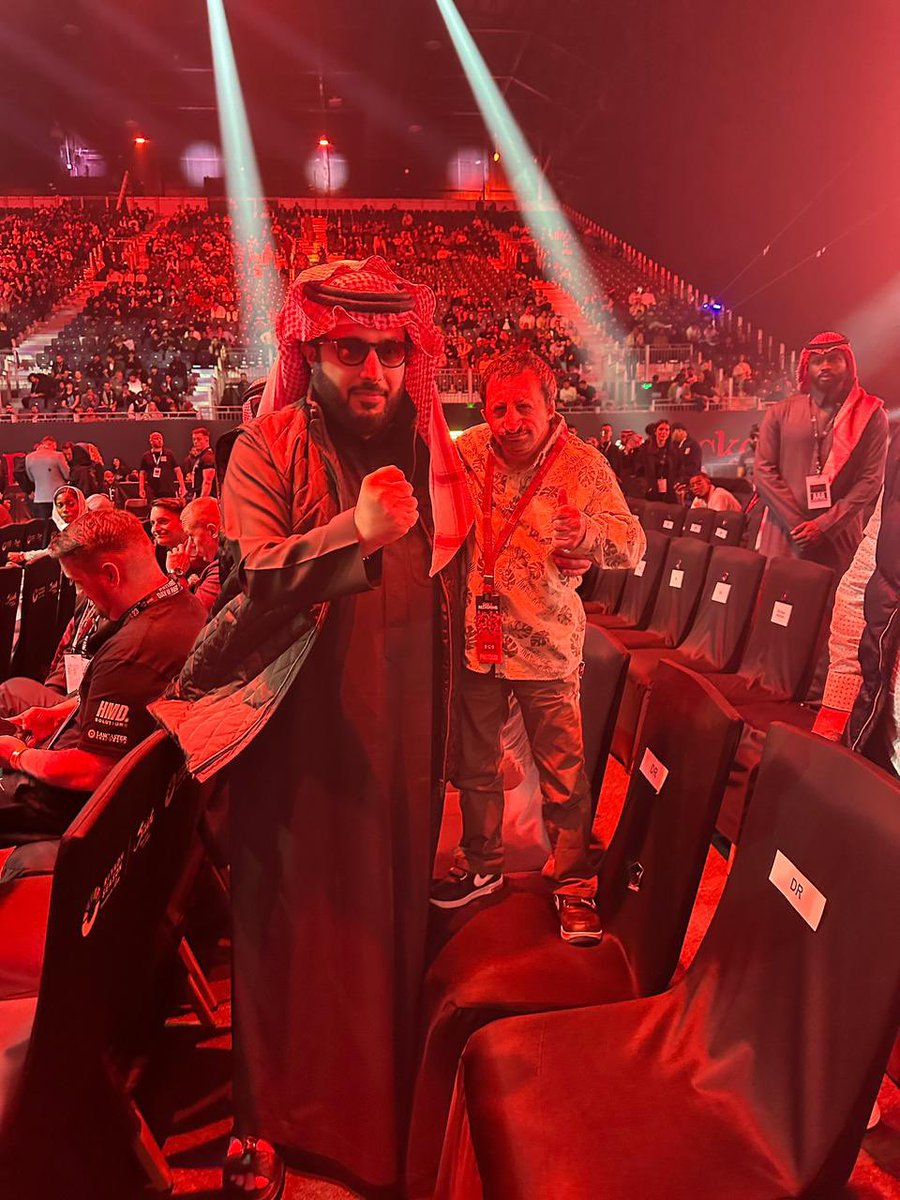 Turki_alalshikh's tweet photo. 🤷🏻‍♂️😎🥊❤️ https://t.co/D5iOP1q3IX
