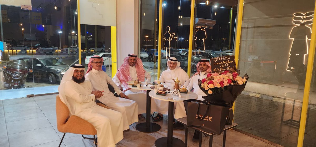 يا أيها الخــل الوفيُّ .. تلطفـا
قد كانت الألفاظ عنك .. لقاصره

بأي عبارات الشكر أُثني...
وبأي كلمات الامتنان أُجزي...
فالطيب والوفاء من منبعه لا يستغرب

شكرًا ثم شكرًا ثم شكرًا بحجم الكون لكم أخوتي وأحبتي وأصدقائي فقد غمرتموني بكثيركم