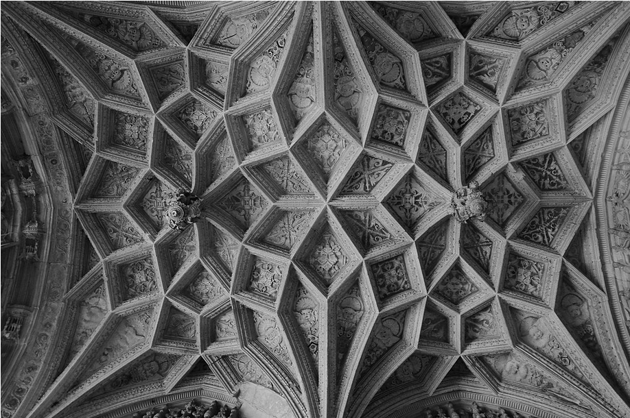 #LateGothic Wow, just wow 😮I love the implied rhythm of the canopies as they come out and go back.
Bishop West's chantry chapel, Ely cathedral, 1535 & the Renaissance details of the vaulting... sigh.
flickr.com/photos/nrg-pho…
flickr.com/photos/hoosier…