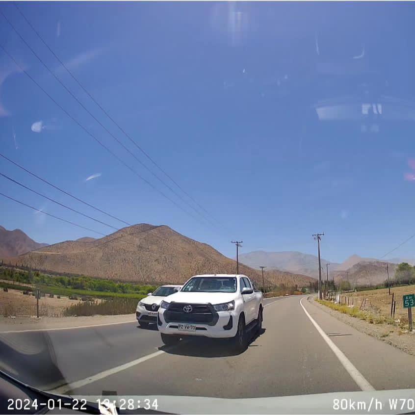 laserena_4's tweet photo. usuario 
“Esto es de hoy sábado 23 de Diciembre, como casi un paseo familiar se transforma en una tragedia por el descuido de un estúpido que intento adelantar en una curva. En la ruta 41 suelen haber bastantes personas a las que no les importan los demás @CarabCoquimbo https://t.co/rqGfnZBBlh