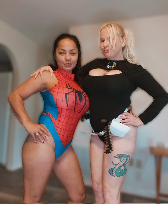 Tis the season to join our armies 💪💕 Me and @theCandyKane 😍😍 https://t.co/KPVddGQy3J<a class="tags" target="_blank" title="On Twitter" href="/?out=eyJ0eXAiOiJKV1QiLCJhbGciOiJIUzUxMiJ9.eyJpYXQiOjE3MjE2ODQ2NjgsImlzcyI6InR3cG9ybnN0YXJzLmNvbSIsIm5iZiI6MTcyMTY4NDY2OCwiZXhwIjoxNzUzMjIwNjY4LCJyZWRpcmVjdF91cmwiOiJodHRwczovL3R3aXR0ZXIuY29tL3RoZUNhbmR5S2FuZSJ9.5dzj2JeLh-KDt-d-TdyrghFzu9pnVV9VI1eK-vOT330NLm5WA2W_rWb-D7LhTmTxZevt3GJNd-rBB3qmEzo__w">@theCandyKane</a><a href="/tag/countrygirl"class="tags"><span>#countrygirl</span></a><a href="/tag/pickuptruck"class="tags"><span>#pickuptruck</span></a>