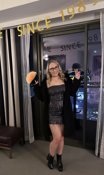 She&rsquo;s 34 everybody!!! Can ya believe it??? 😜😜🤪🤪 ok ok I&rsquo;m done with the bday posts hahaha thank you everyone