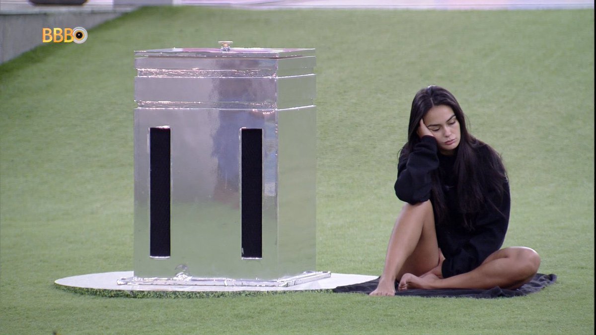 Parece que nossa gatinha não está com sorte. Na prova do anjo, o bom é que Kiara ganhou um dia de cinema com direito a dois convidados. O ruim é que logo após uma participante a tirou do jogo e após a prova acabar o anjo a indicou para o mostro e foi para a xepa. 😿

#TeamKiki😺