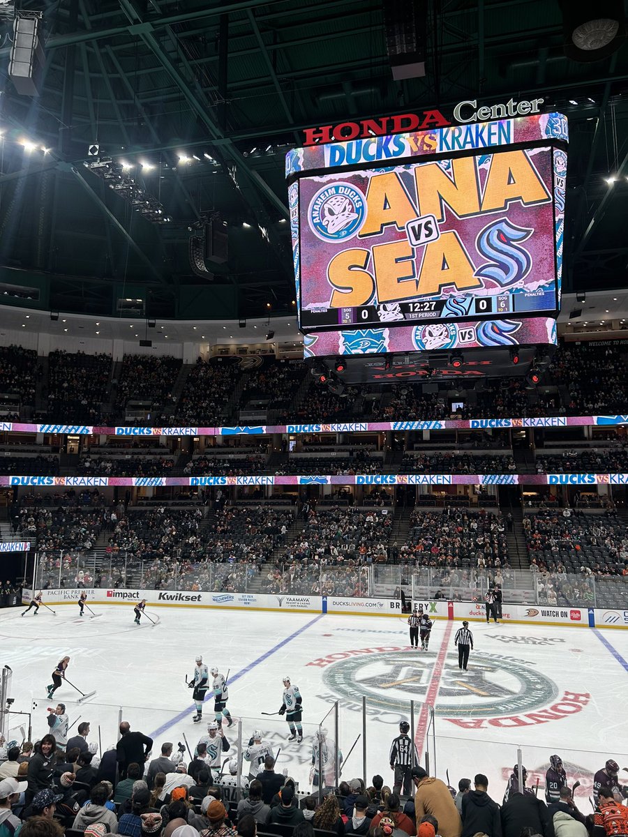 Managed to snag free tickets whilst in LA 🥅⛸️ Seattle sports 🤝🤝