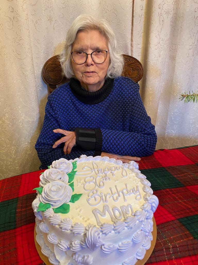 ms_desireec's tweet photo. Happy Birthday to my amazing Grandma! 3 years ago she walked a 5k with us at age 83 and today she turned 86! 💪🏻 I’m feeling so grateful for my family during this holiday season! 🥳🎂🎈Happy Birthday Grandma! #5generations https://t.co/z8VrLDpDpG