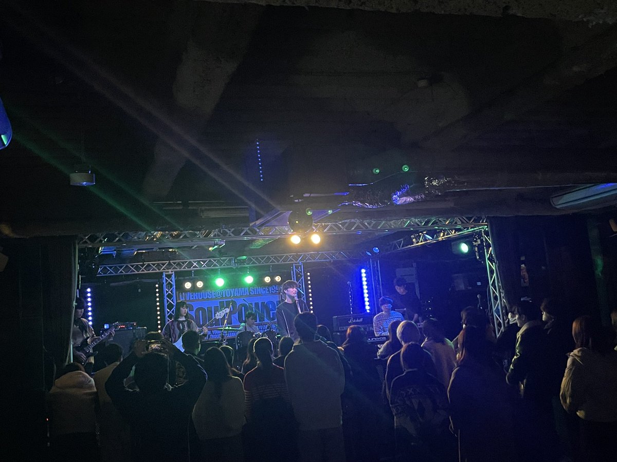 UTSyuko's tweet photo. 本日のソウルパワーも
大学のクリスマスイベントです!
ドリンクチャージも無しの
無料ですよー(販売有)
昨日はDO GET THE NEIROが、
今日はthe celsがゲスト出演!
ほか大学生のバンド多数出演者
※画像にてご確認下さい
キュウソやら、尾崎豊やら、
たくさんのコピバン出演🎄
#TSLM
#TSLM_XmasLive https://t.co/frwkV0D9yC