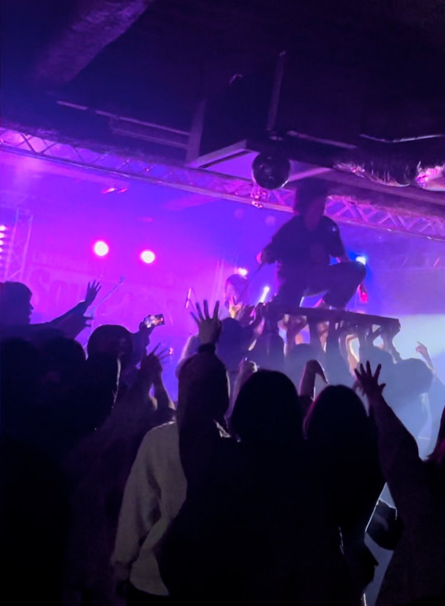 UTSyuko's tweet photo. 本日のソウルパワーも
大学のクリスマスイベントです!
ドリンクチャージも無しの
無料ですよー(販売有)
昨日はDO GET THE NEIROが、
今日はthe celsがゲスト出演!
ほか大学生のバンド多数出演者
※画像にてご確認下さい
キュウソやら、尾崎豊やら、
たくさんのコピバン出演🎄
#TSLM
#TSLM_XmasLive https://t.co/frwkV0D9yC