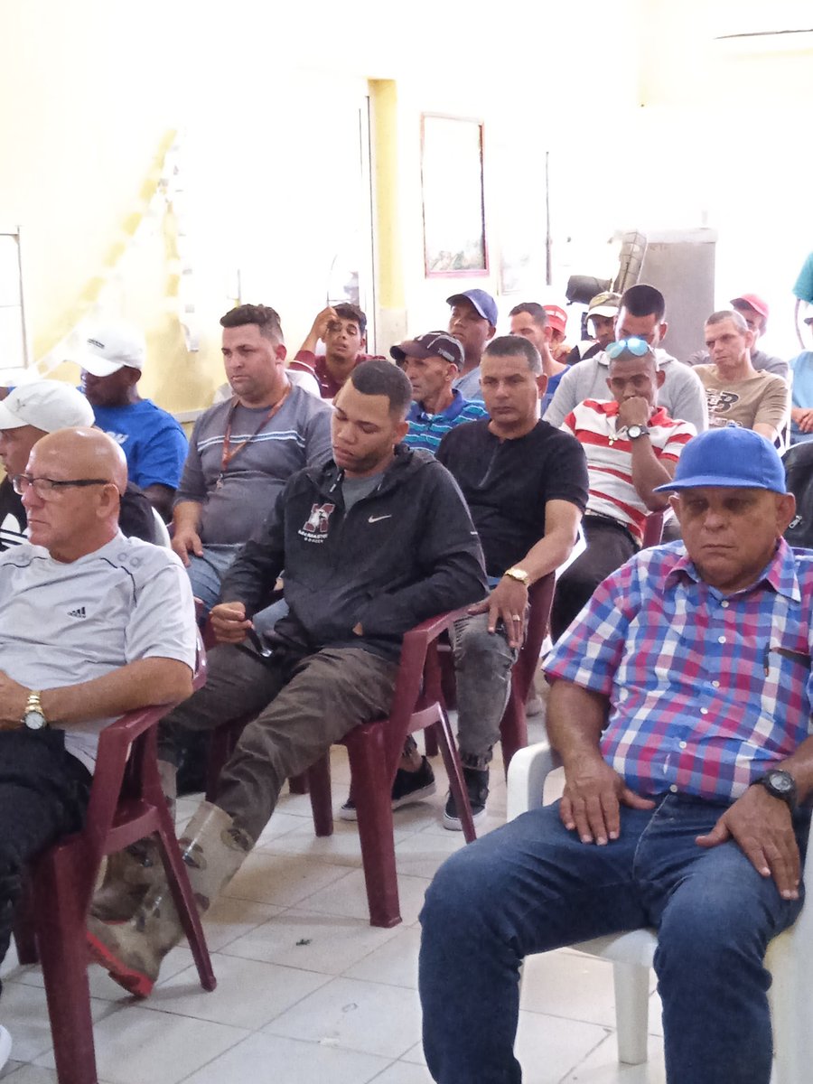 malagon_valdes's tweet photo. En la Asamblea de Balance del Comité del Partido del Combinado Cárnico en #Guane se evaluó como tema principal, la atención al universo juvenil, el enfrentamiento al delito, unido a los resultados económicos del centro. #BalancePCC #PinardelRío #PorNuevasVictorias https://t.co/42d6vdEfWM