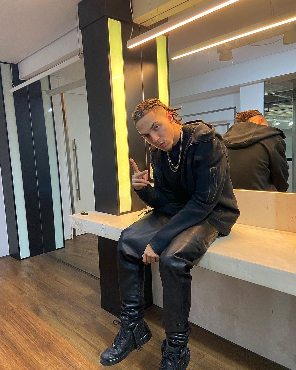 centraliantrk's tweet photo. TOP 1 ARTISTA DO ANO
(segundo votos entre participantes da Central)
IAN TRUNKS❤️‍🔥 https://t.co/OAs1sOqKnj
