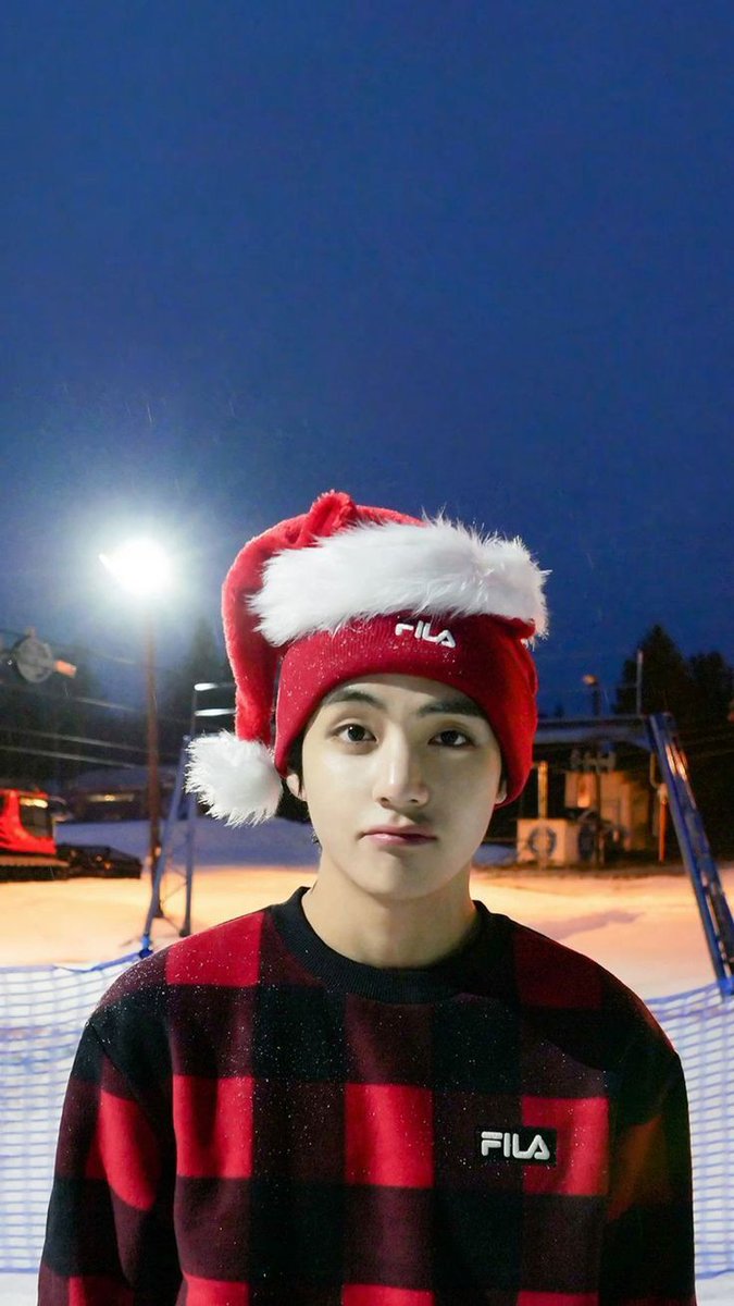 taehyvngpics's tweet photo. 🎄🎅 https://t.co/tuG2HbiZqB