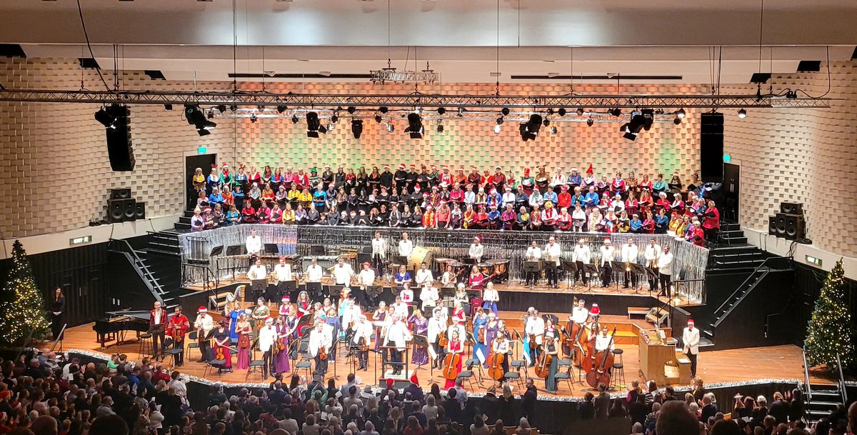 Darren Slade (@darrensladecopy) on Twitter photo <a href="/dougiescarfe/">Dougie Scarfe</a> <a href="/BSOrchestra/">Bournemouth Symphony Orchestra</a> It was a great evening - and lovely to see the concert hall sold out. <a href="/dougiescarfe/">Dougie Scarfe</a> <a href="/BSOrchestra/">Bournemouth Symphony Orchestra</a> It was a great evening - and lovely to see the concert hall sold out.