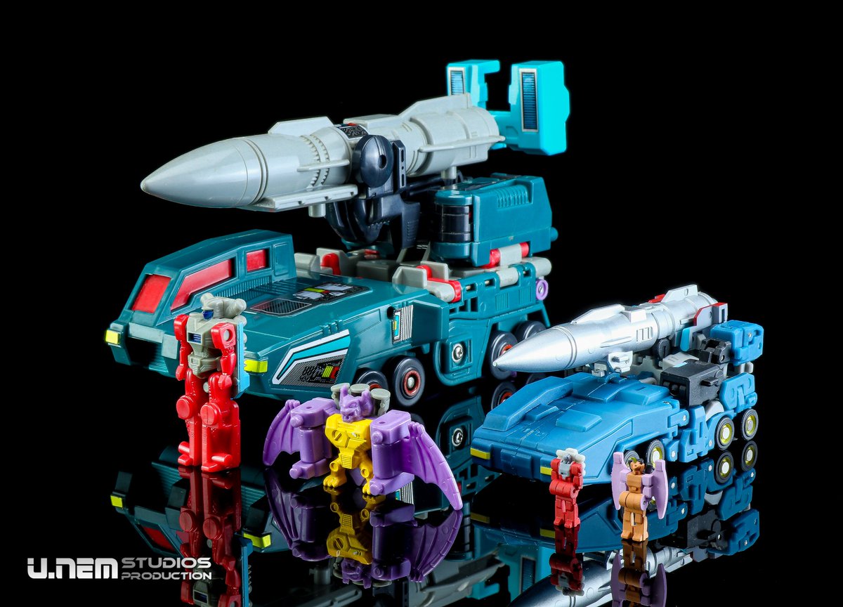 [Reformat] Doubledealer

DX9 did a great job with Vasili. Hyper-articulated figure with excellent alt modes. Complex but purposeful transformation. Amazing for such a small figure!