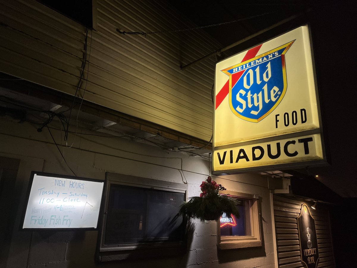 DivesOfWI's tweet photo. Viaduct Bar

Marshfield, WI

#divesofwi #marshfield #viaduct #divebar https://t.co/5uEDGqbeM9