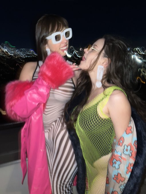 out on the town 🥂 https://t.co/QVIQXkc7HY