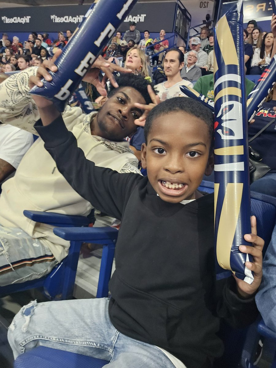 BlackBarbee712's tweet photo. #Pelicans https://t.co/QrMvIQSFNj
