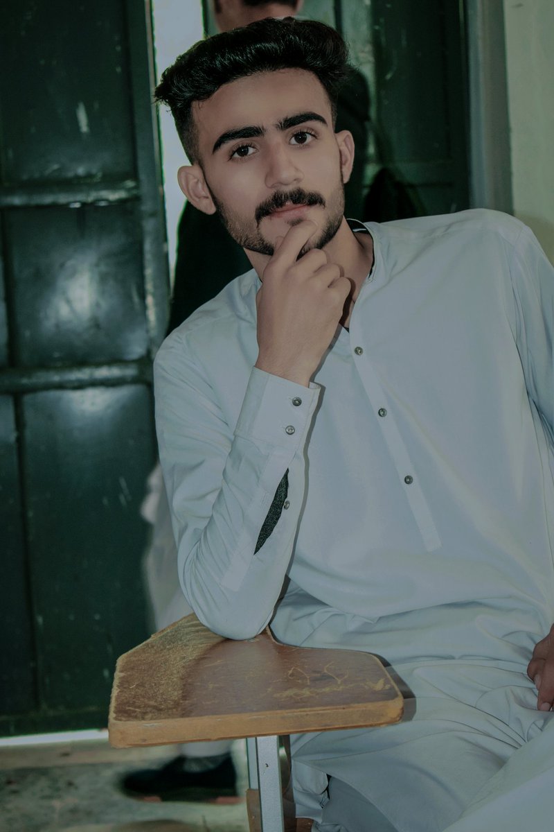 جس خاص کےلیے آپ خاص نہیں 
اُسےعام کیجیےقصہ تمام کیجیے -😘