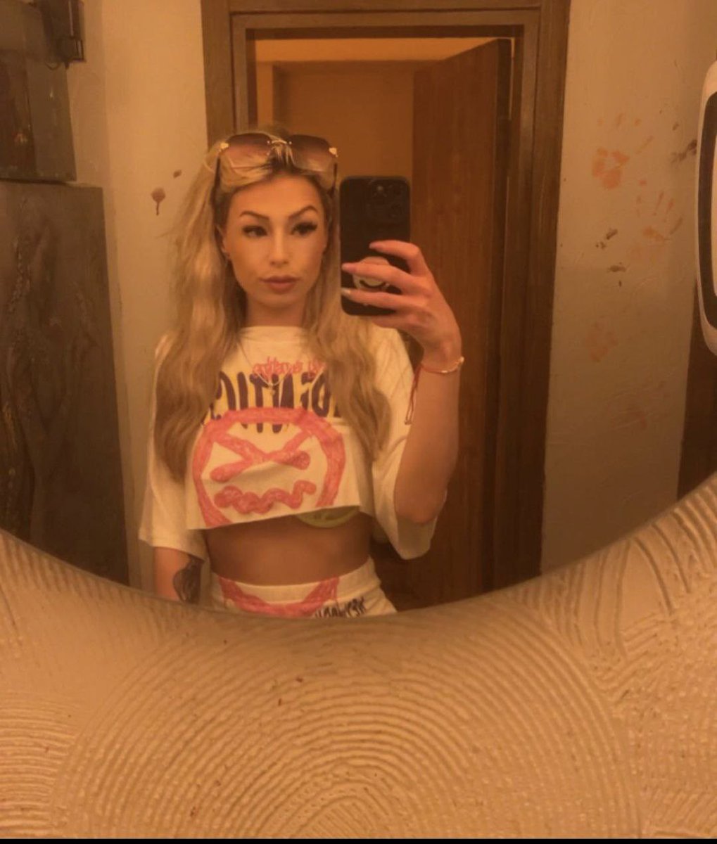 Ukbiggestsluts's tweet photo. One the best #horny #sluts #uk #nsfw #nsfwtw #cum #bwc #bbc #bigass #bigtits #ass #tits #chav #cumslut https://t.co/RXjiOEZp54