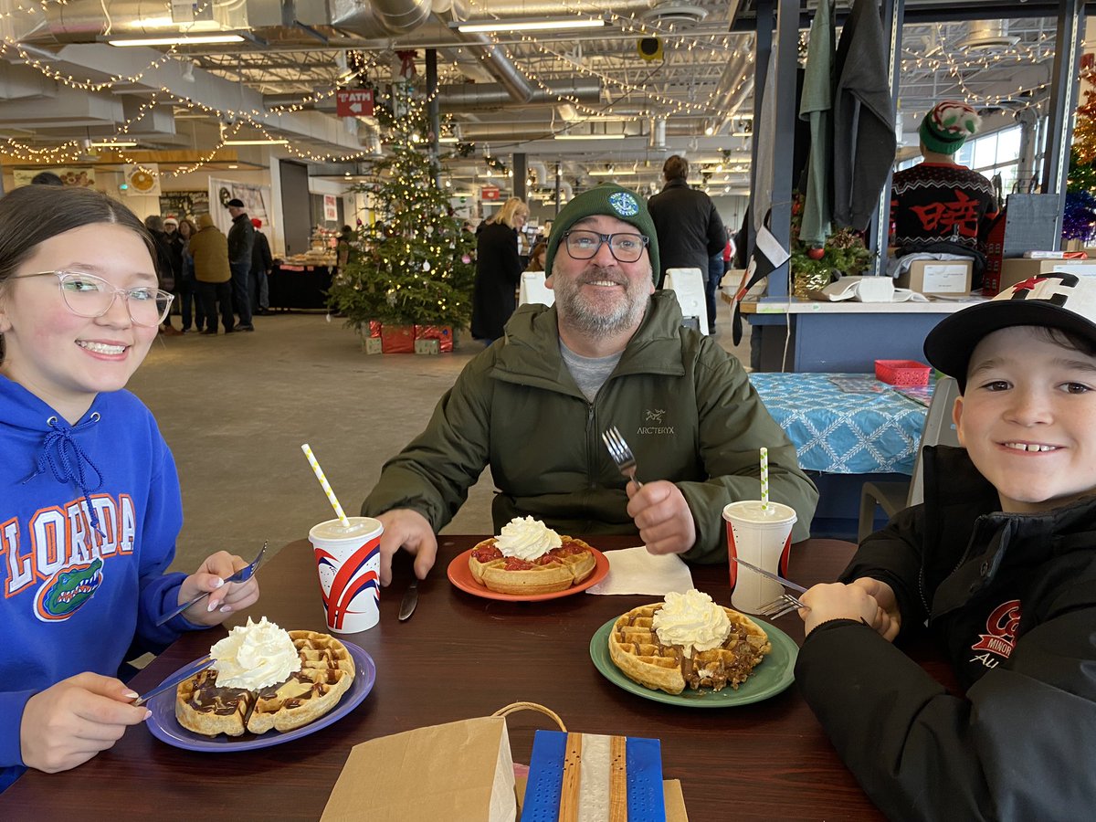 Tibs Eve visit to the <a href="/PDXsjfm/">StJohnsFarmersMarket</a> - so many amazing options for shop local presents and treats! Thanks to all the amazing vendors!