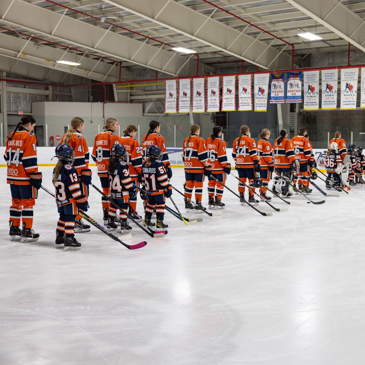 jrcudas's tweet photo. More alumni photos, this time from Sunday’s game! So cool to have @BuffaloBeauts legend @Accursi6 among those in attendance! And to have the little ones on the ice as we head into the holidays 🧡💙

Thanks to @AbbeyPaps 📸

#CudaNation #GoCudas #alumni https://t.co/F8m5x9P8xn