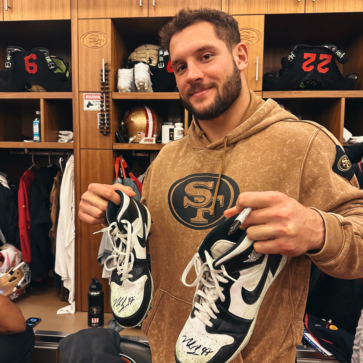 Saint Nick is giving away a pair of signed cleats!

RT for a chance to win. 

#ProBowlVote + Nick Bosa 

No purchase necessary. Rules: 49rs.co/3RSEUEP