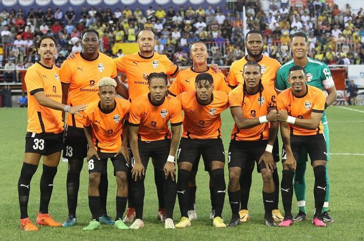 JulitoCCaceres1's tweet photo. Equipo campeón!!🤙🧡💪 https://t.co/kSZNdp68Hn