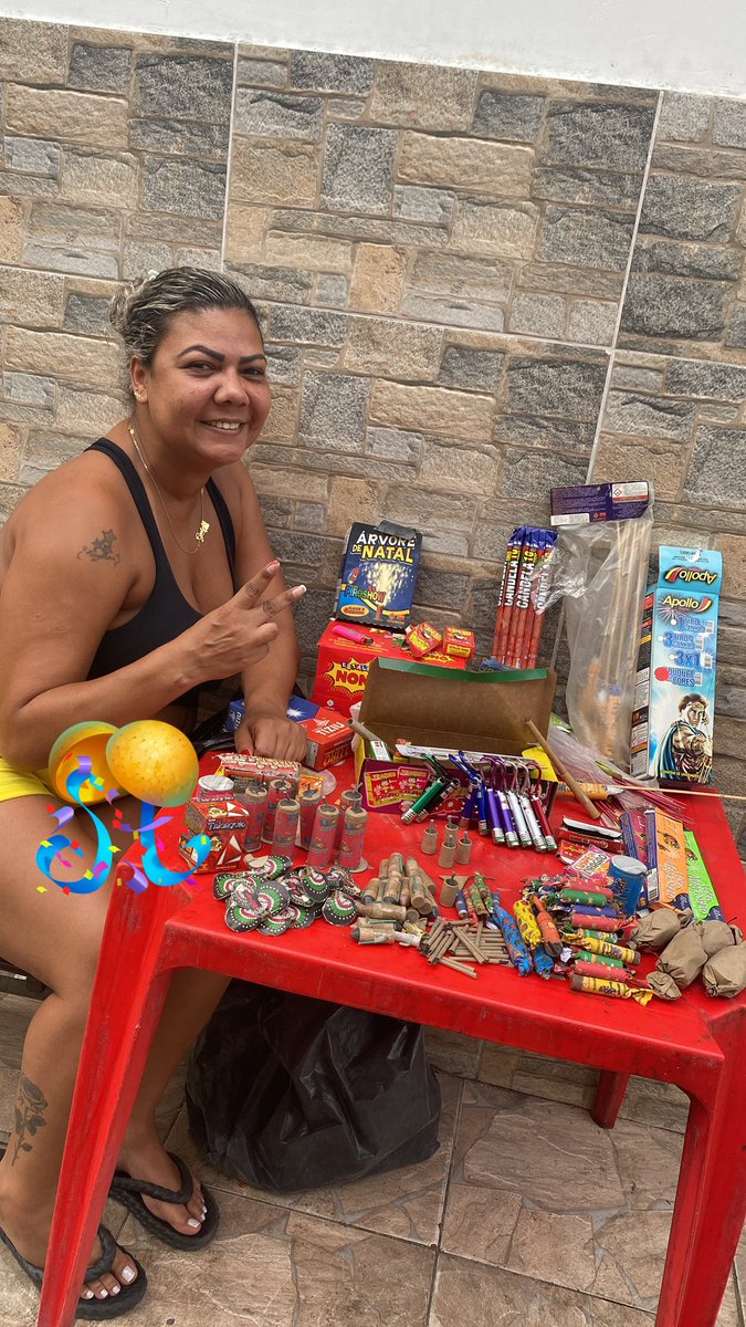 Trabalhar com suor e comigo mesmo gosto muito da honestidade sou aux de serviço geral meus tempos vagos sou comerciante sou vendedora de roupas sapatos Boticario Romanel Eoq vier caiu pra dentro o negócio é fazer dinheiro vem que tô na área 🧨💣🧨🎊🎊