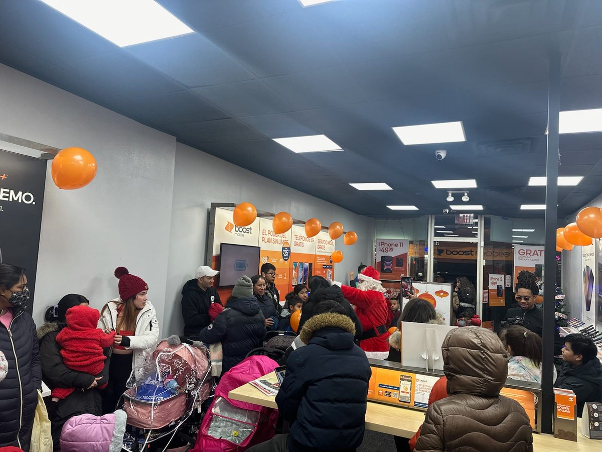 itsallpossible6's tweet photo. Santa π
has arrived at @boostmobile in my birthplace #CoronaQueens w/ gifts π #BoostOverEverything #HappyHolidays #2020 @AbeIhmud @seanlee9 @MarcecoNation @LMJPSPG @GoJoeBoost @SPGKugel @Boost_Infinite @OneBoostNation @dish @matthews_susy @QueensMuseum @Elmcor @Boost_TonyP https://t.co/sJGvNnfzkK