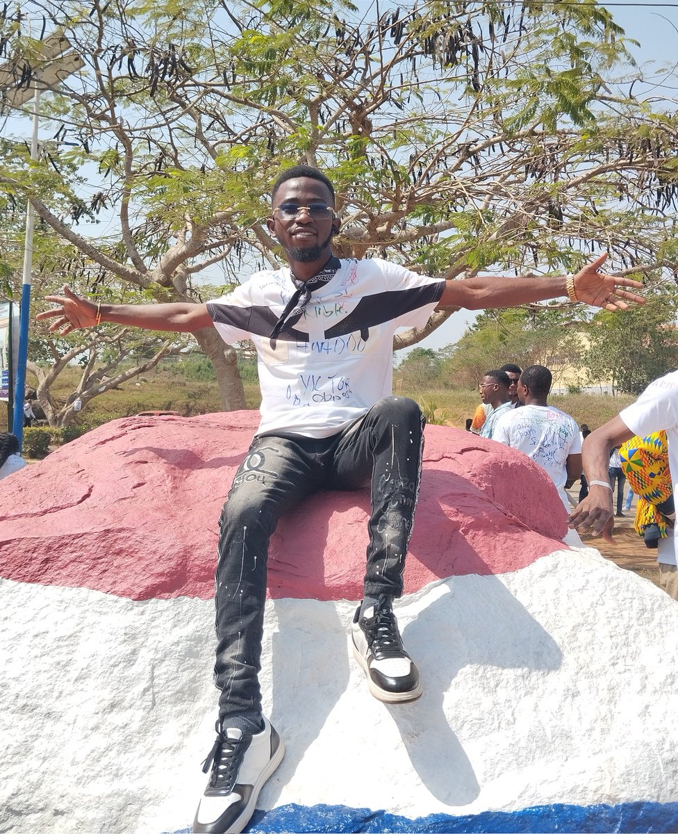 EmmySolves's tweet image. God did🙏

Finally a graduate 🤭🤲🏽
#Graduate #Signout #InvictaClass22
#FUTABro