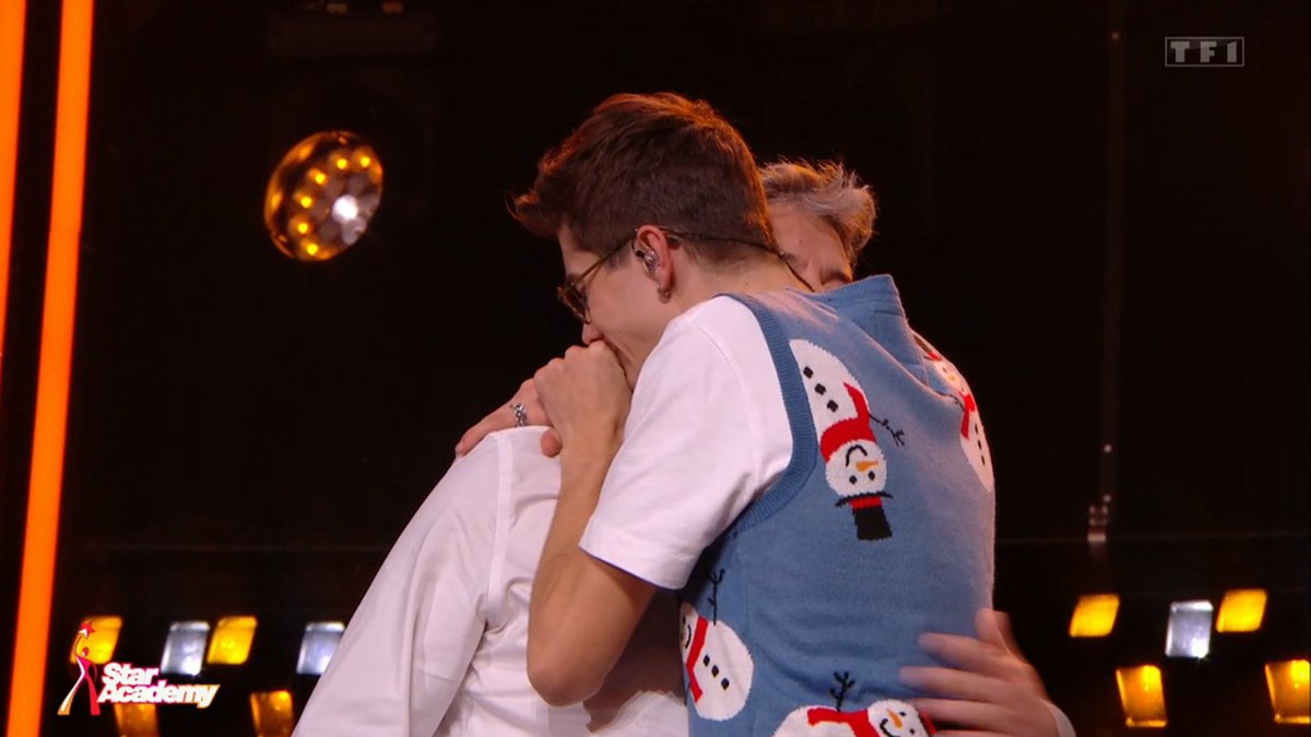 staracreact's tweet photo. 🎅Cadeau d'Axel - Son papa est là !
#StarAcademy #StarAcademyLeLive #StarAcademyLive https://t.co/vV6jcm9tLq