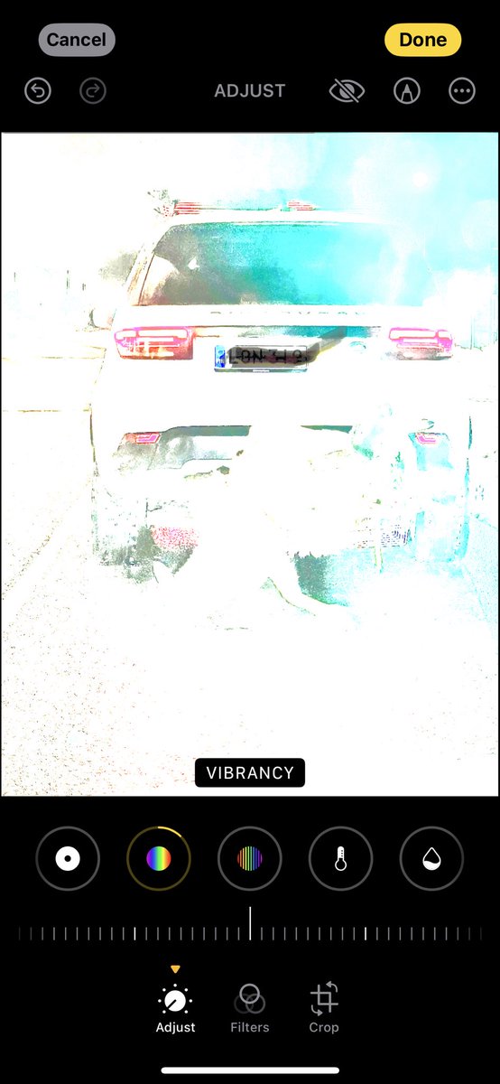 Aivan uskomatonta toimintaa. Onneksi iPhonen omalla kuvaeditorilla pystyy paljastamaan sen mitä joku on siveltimellä koittanut piilottaa. @HelsinkiPoliisi <a href="/iltasanomat/">Ilta-Sanomat</a> #poliisi #liikenne #ongelma