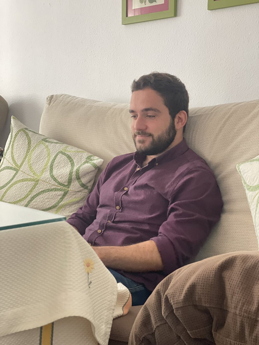 exantheo's tweet photo. secuencia do instante no que metín as pernas nun brasero andaluz por primeira vez https://t.co/221VjeFPB3