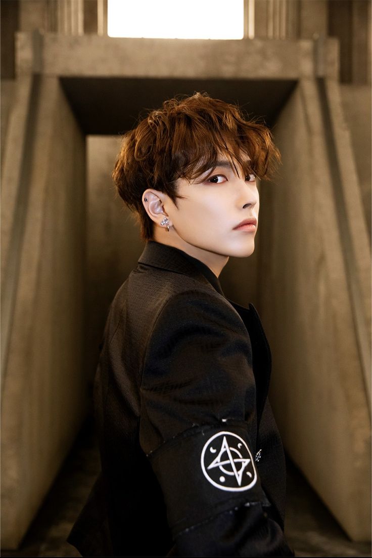 itslulululu's tweet image. Seongjoong Au   

Onde Hongjoong é filho de um pirata e de uma sereia, de quem ele herdou a magia de encantar as pessoas com o seu canto.  Sempre ficou com todos que já desejou um dia, porém se viu perdido quando simplesmente sua magia não funcionou ao tentar encantar o Seonghwa.