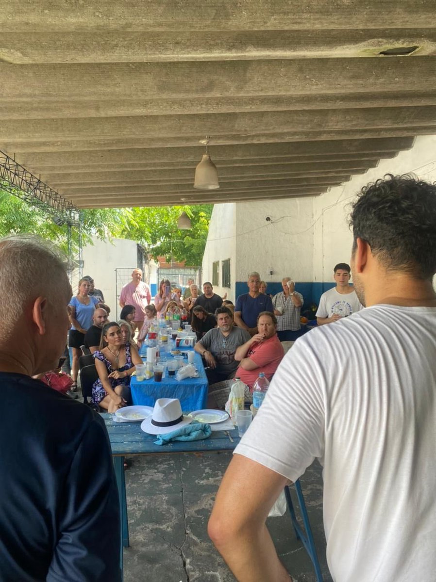 PabloLamoglia's tweet photo. ¡Cerramos el año junto a miembros de nuestra agrupación @Juntosxituzain, en conjunto con el equipo de @WalterLanaro @ChristianLanaro y @gfpozzuto! 

Gracias a todos los que nos acompañaron este 2023, y ahora nos preparamos para un 2024 lleno de proyectos y desafíos💪 https://t.co/Joq4AOxbk1
