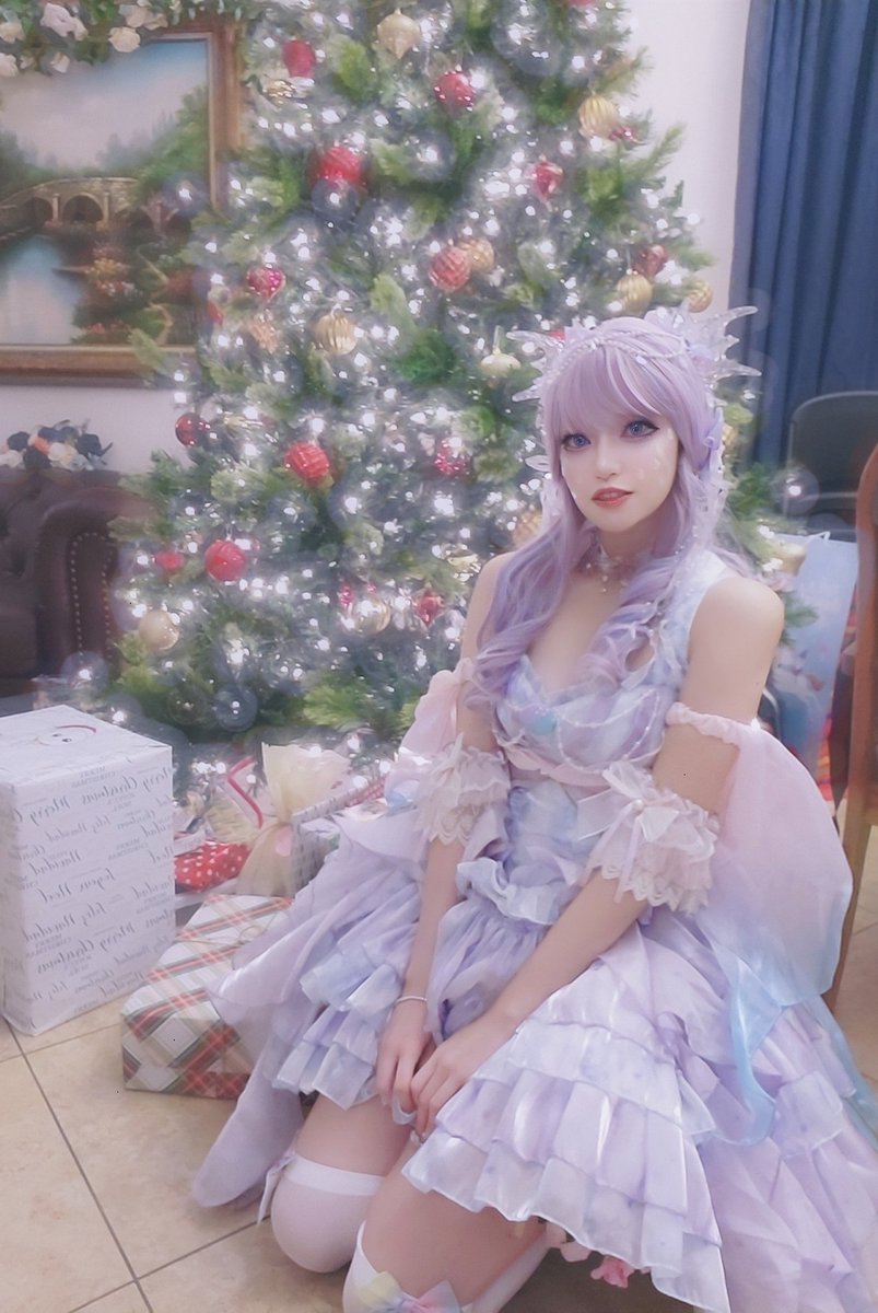 Merry early Myth-mas from my friend's Christmas partee 🐟🐠 🫧🫧🎄

are mermaids Christmas 🤡

pssst peep the yippie in the photo 🎉